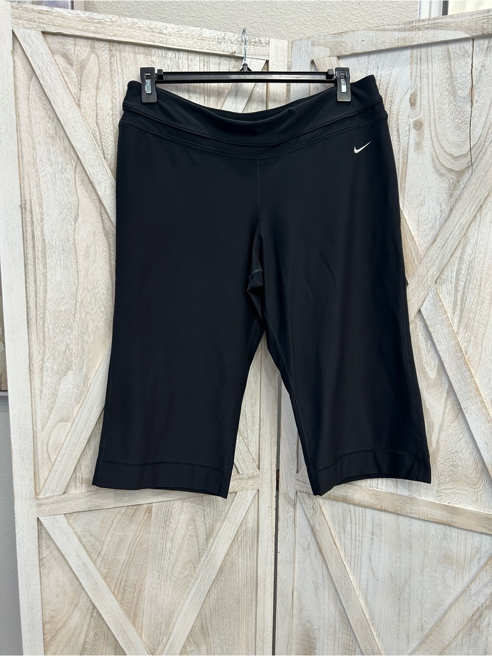 Nike Black Women's Mid-Rise Bike Capri Pants